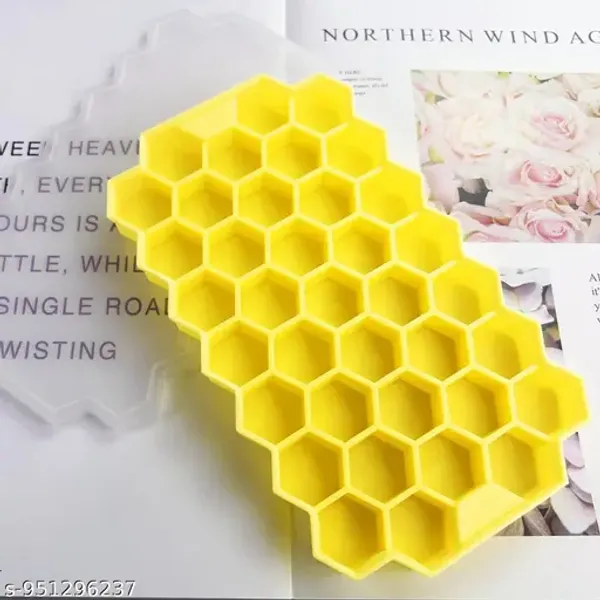 Yellow_Silicone_Ice_Cube_Tray_With_Lid_Hexagon_Freezer_Mold