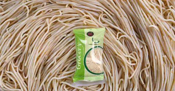 Premium_Quality_Hakka_Noodles_400G_Pack_Of_2_For_Cooking