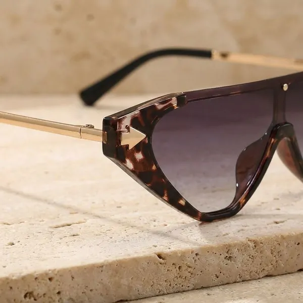 Black_And_Gold_Plastic_And_Metal_Sunglasses_For_Unisex