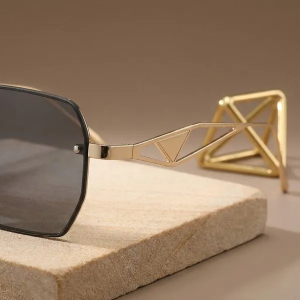 Black_And_Gold_Plastic_And_Metal_Sunglasses_For_Unisex