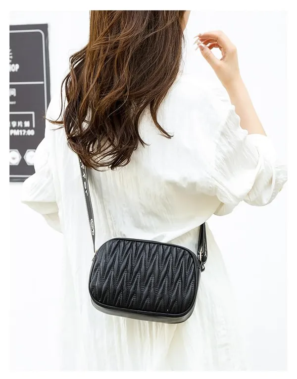 Black_Puffer_Sling_Bag_Mall_Crossbody_Bag_Everyday_Casual_Sling_For_Women