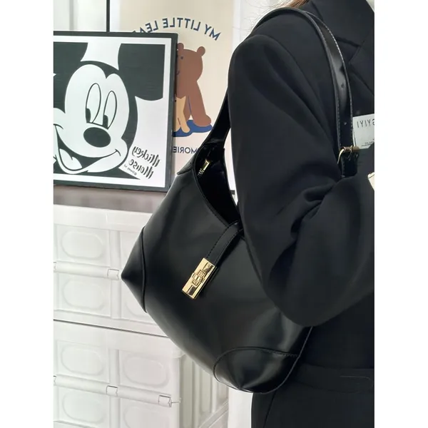 Black_Shoulder_Handbag_Big_Size_Adjustable_Strap_Stylish_Hobo_Bag_For_Women