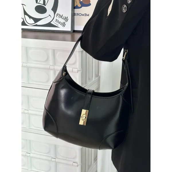 Black_Shoulder_Handbag_Big_Size_Adjustable_Strap_Stylish_Hobo_Bag_For_Women