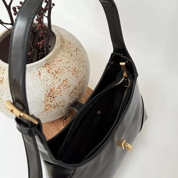 Black_Shoulder_Handbag_Big_Size_Adjustable_Strap_Stylish_Hobo_Bag_For_Women
