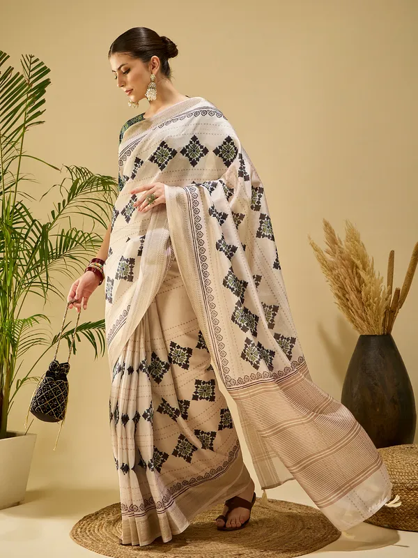Women's_Silk_Blend_Beige_Printed_Designer_Saree_With_Blouse_Piece