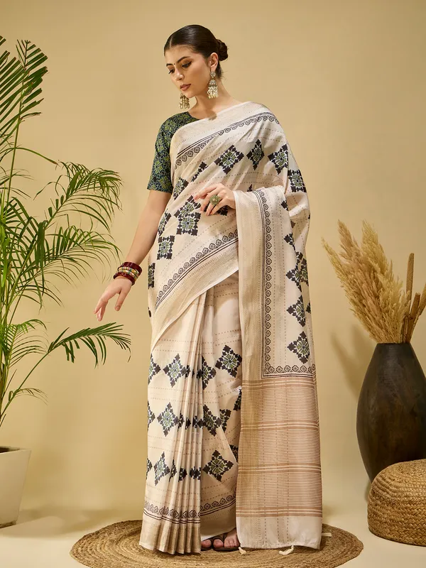 Women's_Silk_Blend_Beige_Printed_Designer_Saree_With_Blouse_Piece