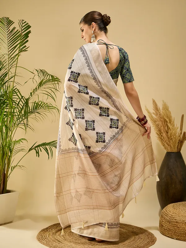 Women's_Silk_Blend_Beige_Printed_Designer_Saree_With_Blouse_Piece