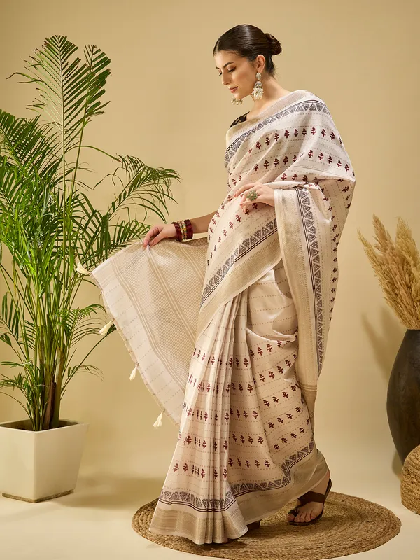 Women's_Silk_Blend_Beige_Printed_Designer_Saree_With_Blouse_Piece