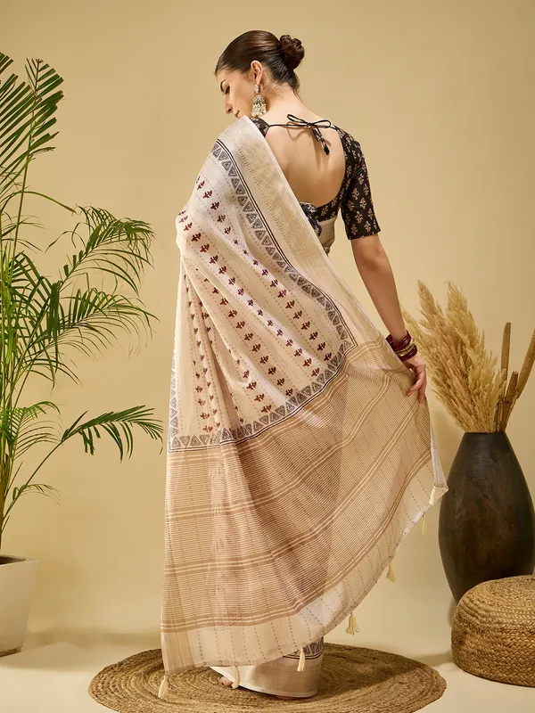 Women's_Silk_Blend_Beige_Printed_Designer_Saree_With_Blouse_Piece