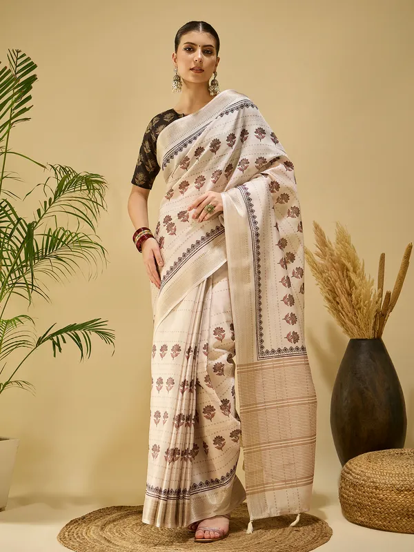 Women's_Silk_Blend_Beige_Printed_Designer_Saree_With_Blouse_Piece