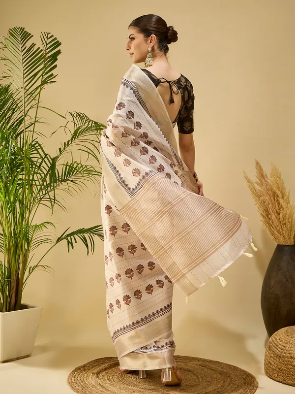 Women's_Silk_Blend_Beige_Printed_Designer_Saree_With_Blouse_Piece