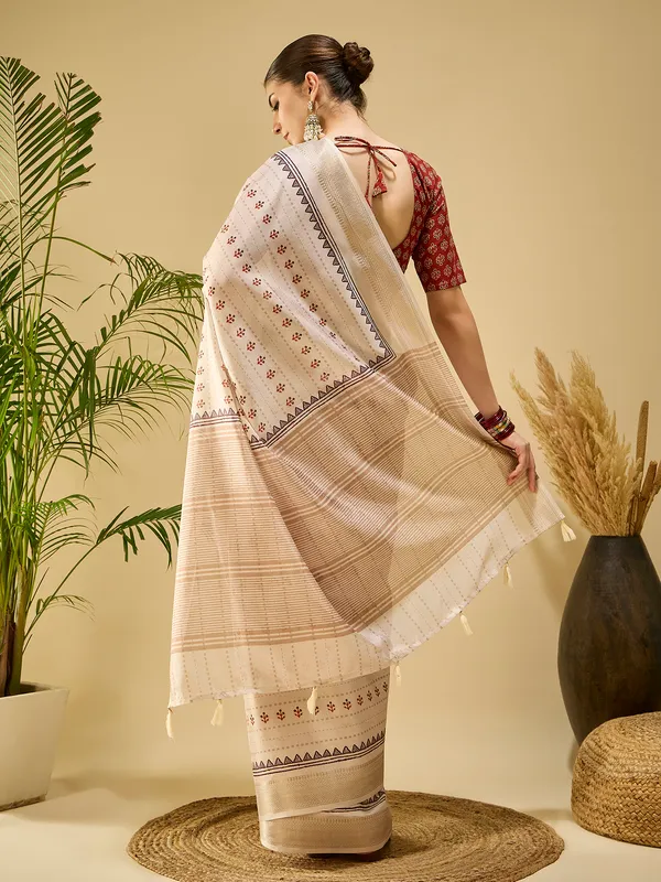 Women's_Silk_Blend_Beige_Printed_Designer_Saree_With_Blouse_Piece