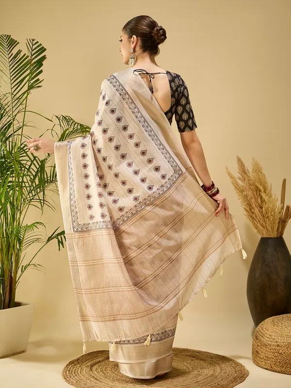 Women's_Silk_Blend_Beige_Printed_Designer_Saree_With_Blouse_Piece