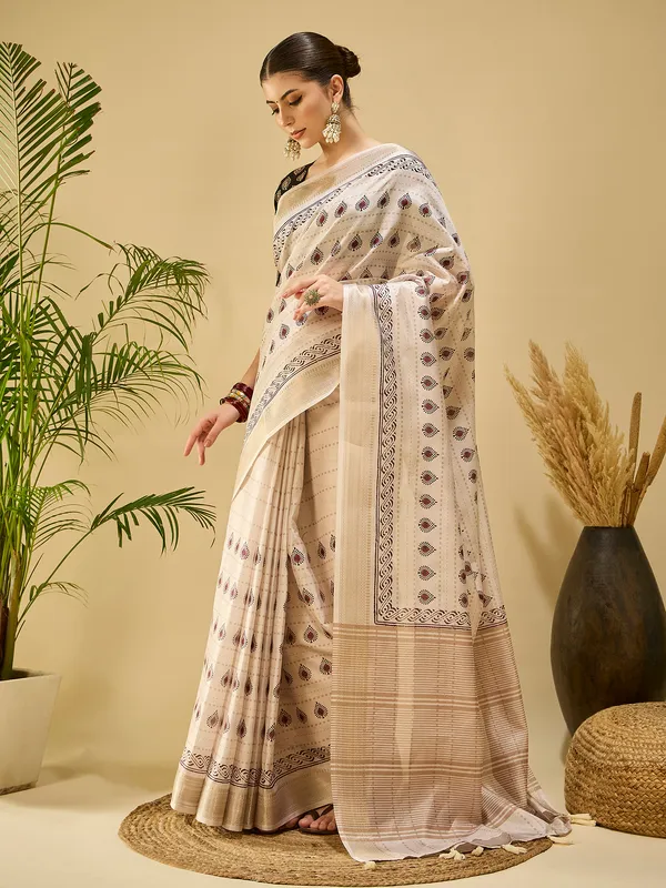 Women's_Silk_Blend_Beige_Printed_Designer_Saree_With_Blouse_Piece