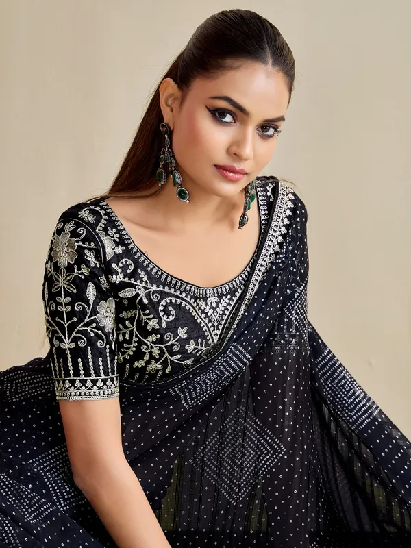 Women's_Georgette_Black_Embroidered_Designer_Saree_With_Blouse_Piece