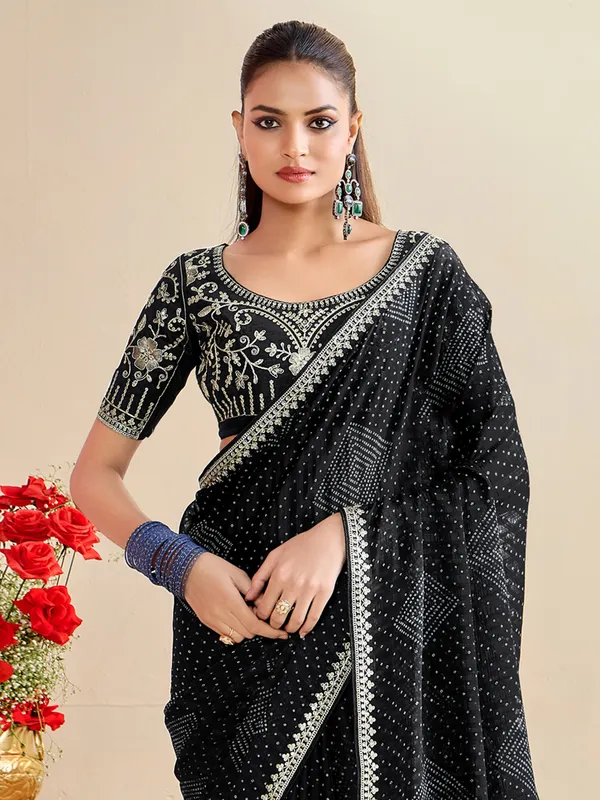 Women's_Georgette_Black_Embroidered_Designer_Saree_With_Blouse_Piece