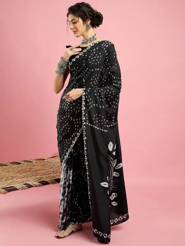 Women's_Crepe_Black_Printed_Designer_Saree_With_Blouse_Piece