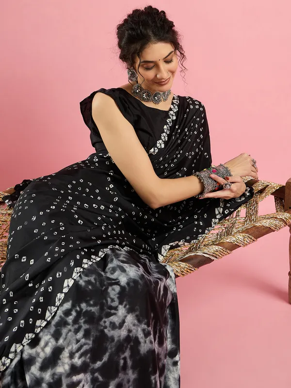 Women's_Crepe_Black_Printed_Designer_Saree_With_Blouse_Piece