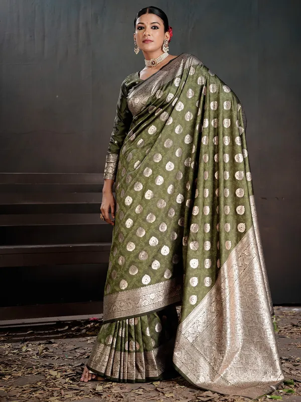 Women's_Silk_Blend_Green_Woven_Design_Designer_Saree_With_Blouse_Piece