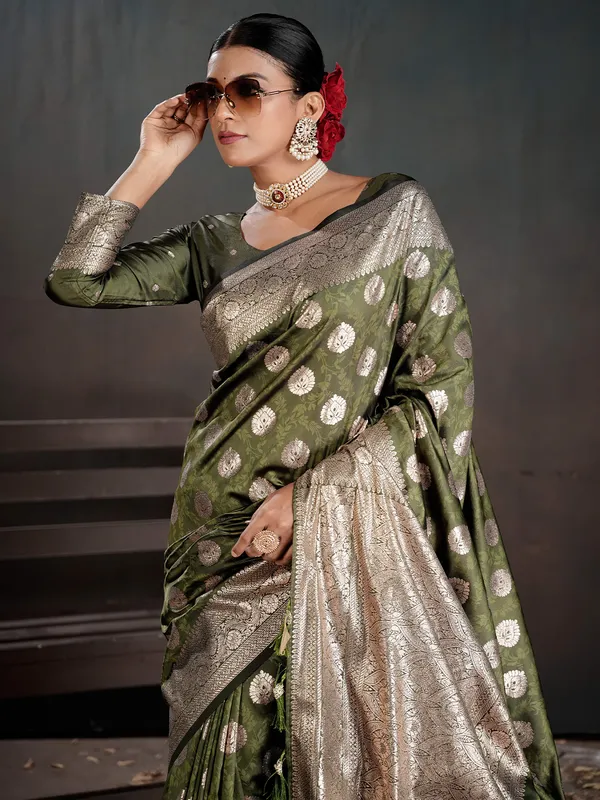 Women's_Silk_Blend_Green_Woven_Design_Designer_Saree_With_Blouse_Piece