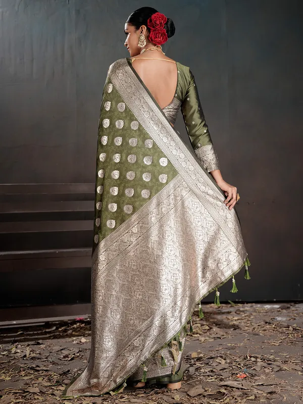 Women's_Silk_Blend_Green_Woven_Design_Designer_Saree_With_Blouse_Piece