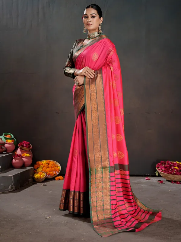 Women's_Silk_Blend_Pink_Woven_Design_Designer_Saree_With_Blouse_Piece