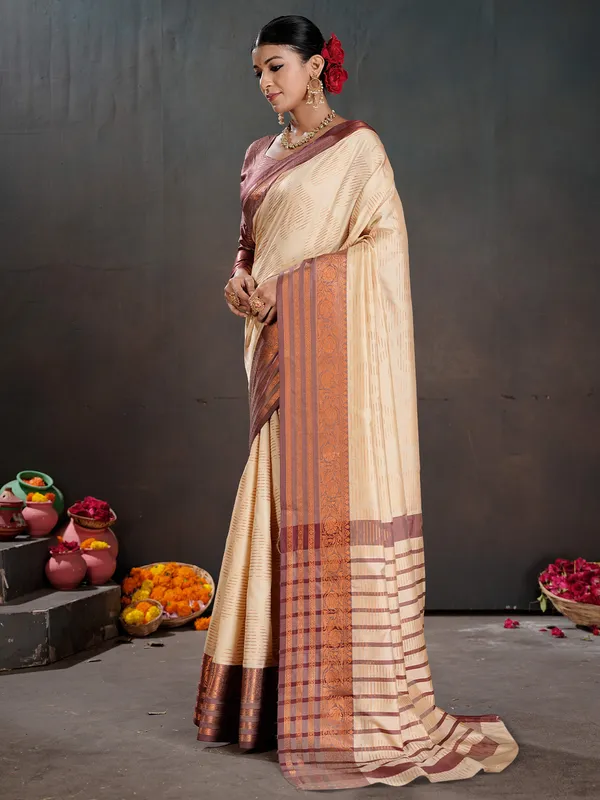 Women's_Silk_Blend_Off_White_Woven_Design_Designer_Saree_With_Blouse_Piece