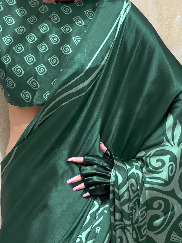 Women's_Crepe_Green_Printed_Designer_Saree_With_Blouse_Piece