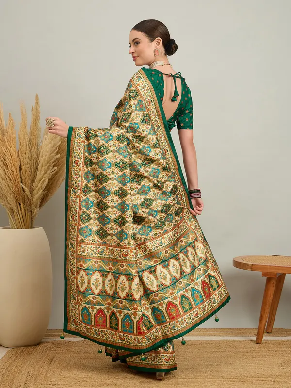 Women's_Silk_Blend_Cream_Digital_Print_Designer_Saree_With_Blouse_Piece