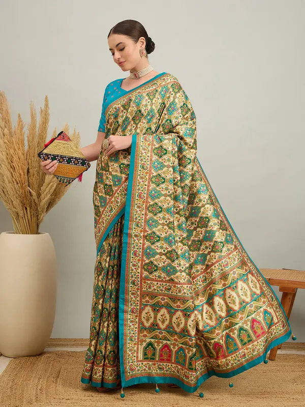 Women's_Silk_Blend_Cream_Digital_Print_Designer_Saree_With_Blouse_Piece