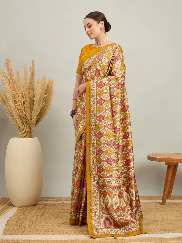 Women's_Silk_Blend_Cream_Digital_Print_Designer_Saree_With_Blouse_Piece