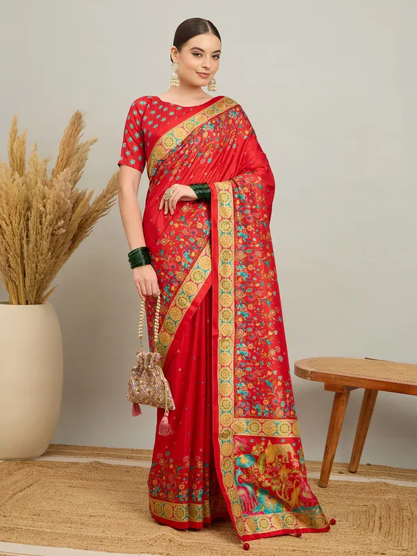 Women's_Silk_Blend_Red_Digital_Print_Designer_Saree_With_Blouse_Piece
