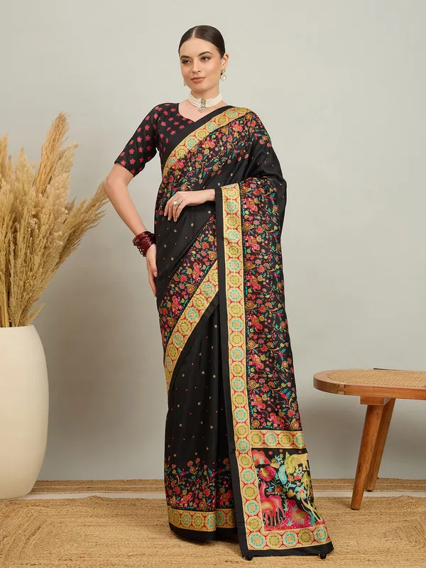Women's_Silk_Blend_Black_Digital_Print_Designer_Saree_With_Blouse_Piece