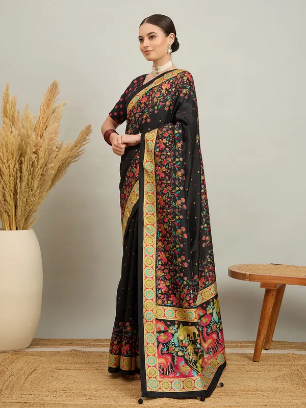 Women's_Silk_Blend_Black_Digital_Print_Designer_Saree_With_Blouse_Piece