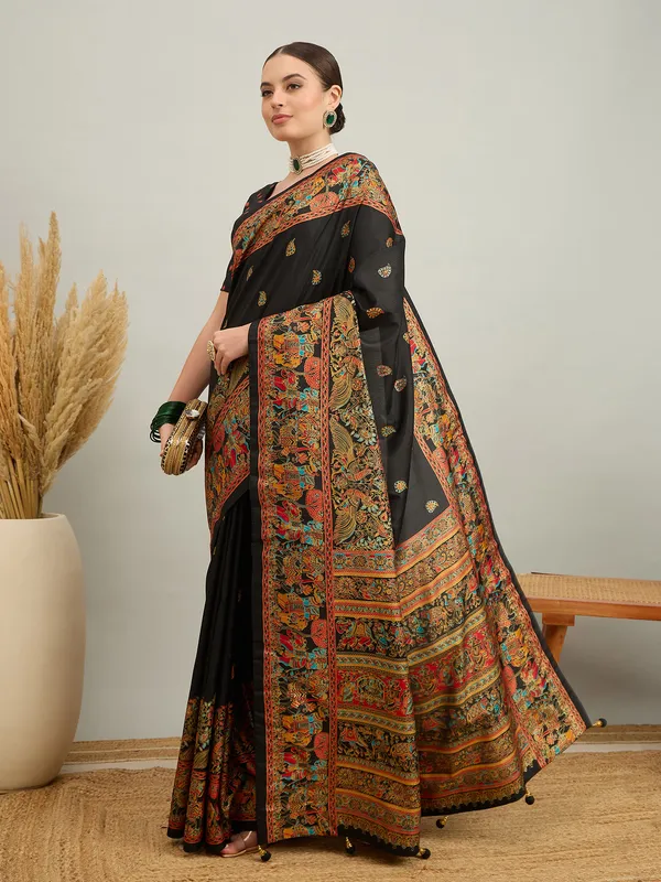 Women's_Silk_Blend_Black_Digital_Print_Designer_Saree_With_Blouse_Piece