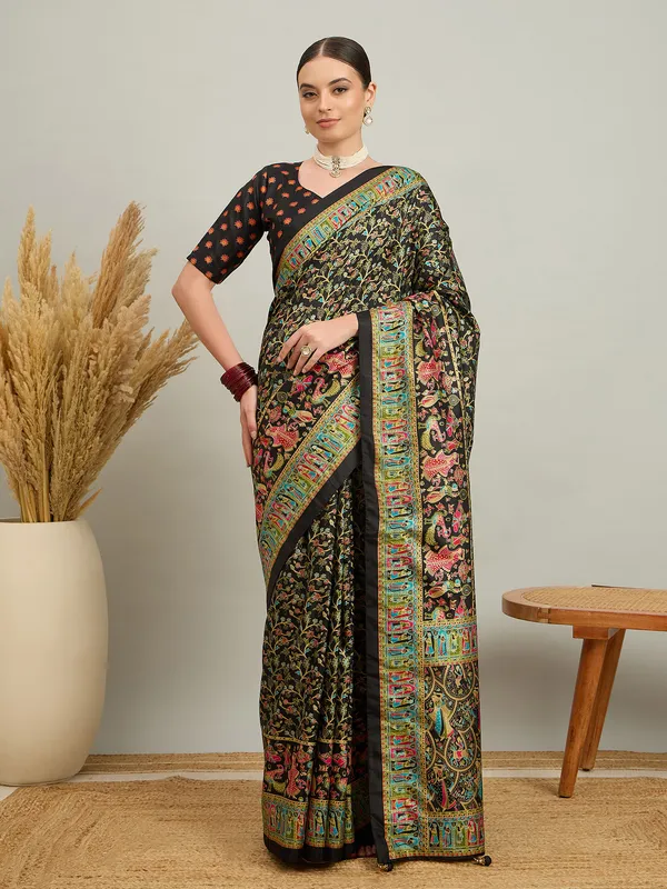 Women's_Silk_Blend_Black_Digital_Print_Designer_Saree_With_Blouse_Piece