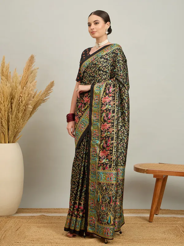 Women's_Silk_Blend_Black_Digital_Print_Designer_Saree_With_Blouse_Piece