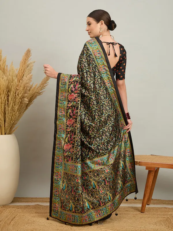 Women's_Silk_Blend_Black_Digital_Print_Designer_Saree_With_Blouse_Piece