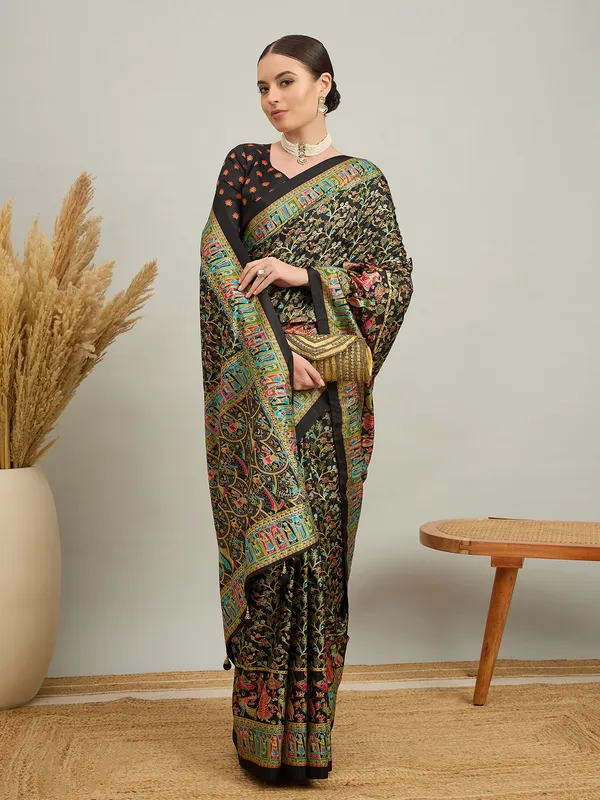 Women's_Silk_Blend_Black_Digital_Print_Designer_Saree_With_Blouse_Piece
