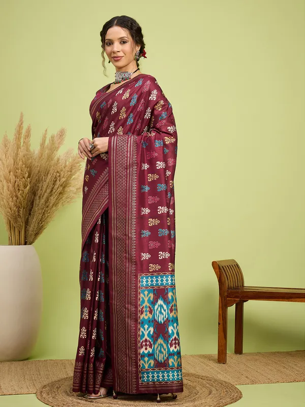 Women's_Silk_Blend_Maroon_Digital_Print_Designer_Saree_With_Blouse_Piece