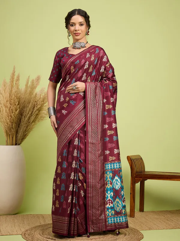 Women's_Silk_Blend_Maroon_Digital_Print_Designer_Saree_With_Blouse_Piece