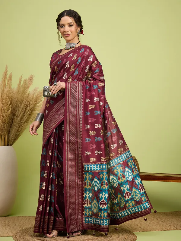 Women's_Silk_Blend_Maroon_Digital_Print_Designer_Saree_With_Blouse_Piece