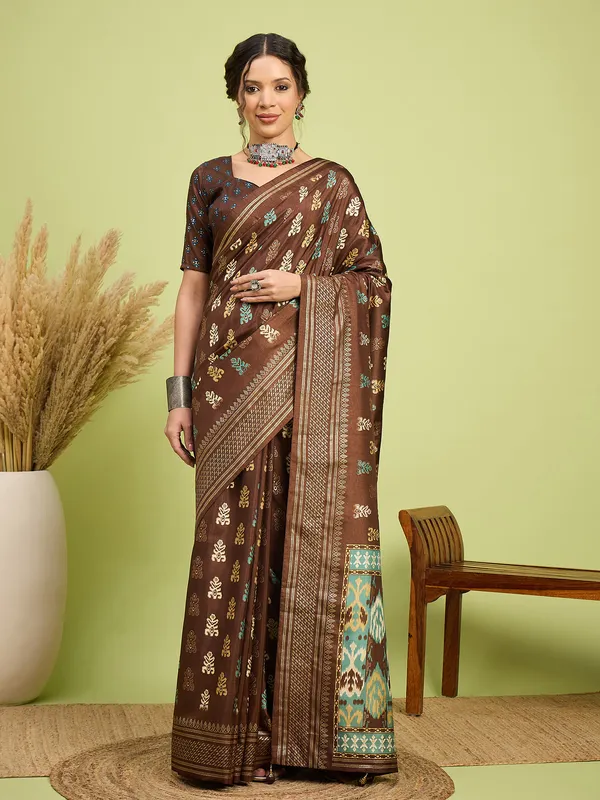 Women's_Silk_Blend_Brown_Digital_Print_Designer_Saree_With_Blouse_Piece