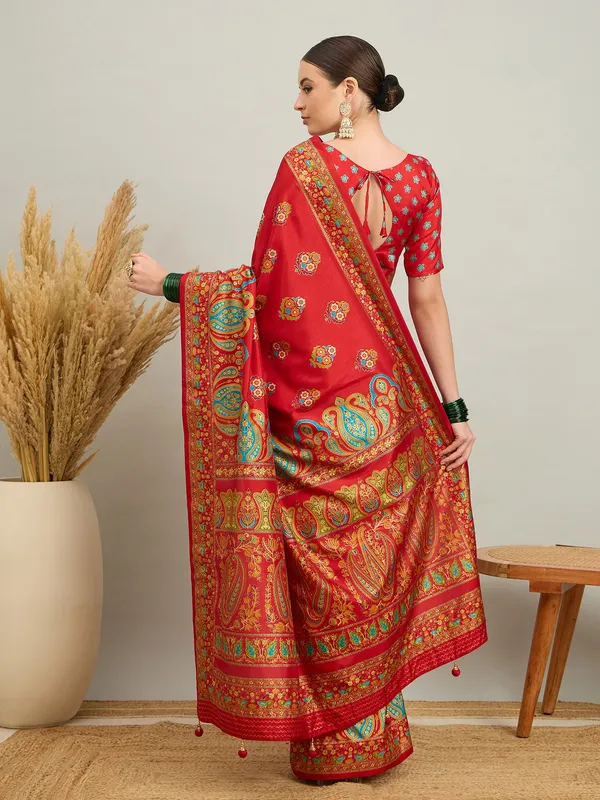Women's_Silk_Blend_Red_Digital_Print_Designer_Saree_With_Blouse_Piece