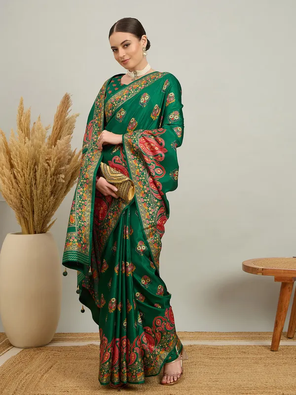 Women's_Silk_Blend_Green_Digital_Print_Designer_Saree_With_Blouse_Piece