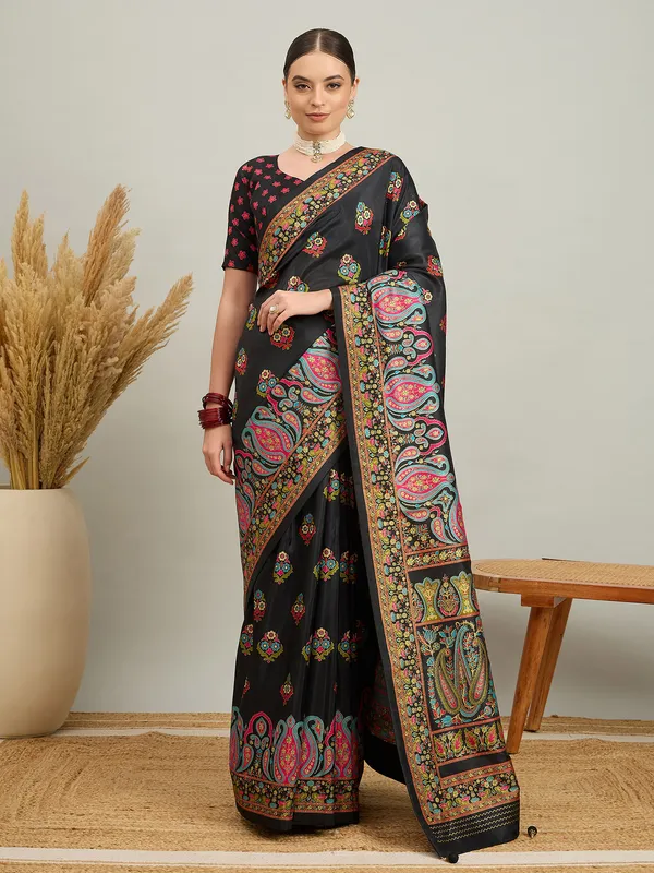 Women's_Silk_Blend_Black_Digital_Print_Designer_Saree_With_Blouse_Piece
