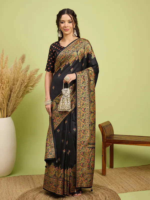 Women's_Silk_Blend_Black_Digital_Print_Designer_Saree_With_Blouse_Piece