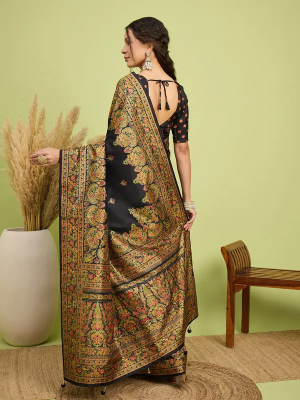 Women's_Silk_Blend_Black_Digital_Print_Designer_Saree_With_Blouse_Piece