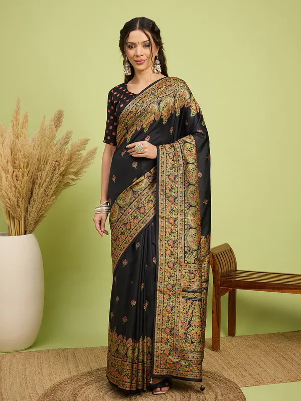 Women's_Silk_Blend_Black_Digital_Print_Designer_Saree_With_Blouse_Piece