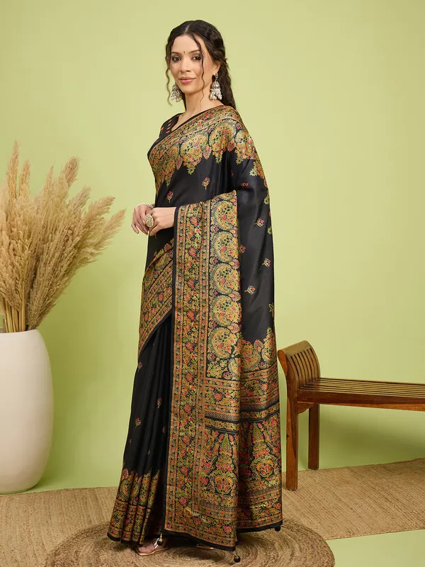 Women's_Silk_Blend_Black_Digital_Print_Designer_Saree_With_Blouse_Piece